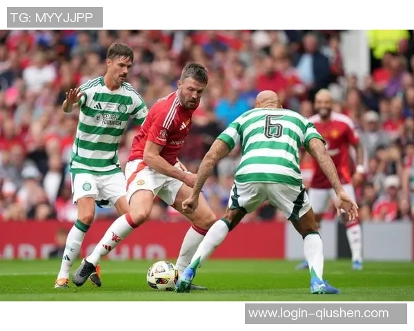 曼联传奇老将对决拜仁慕尼黑元老赛场重温经典对抗激情再现